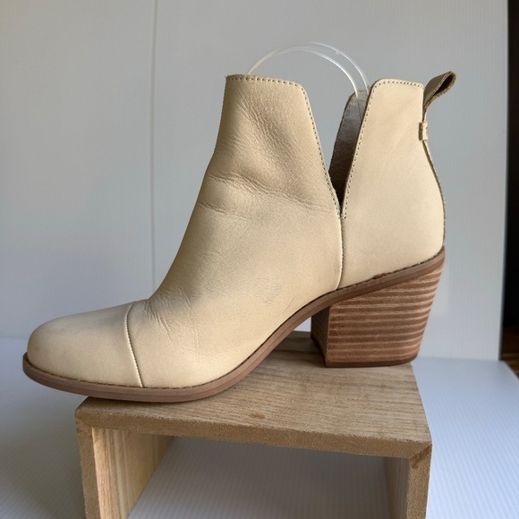 Toms Everly Cut Out Block Heel Cream Leather Booties Size 7.5W - Picture 4 of 10
